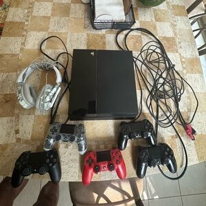 Sony PlayStation 4 Console Bundle - Read Description - 5 Controllers + Games HP